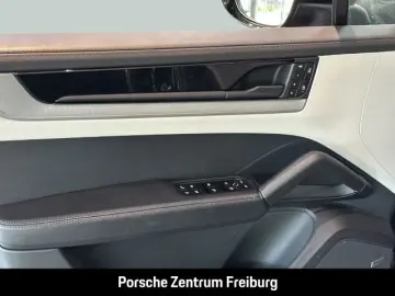 Cayenne E-Hybrid BOSE Sportabgasanlage Panorama