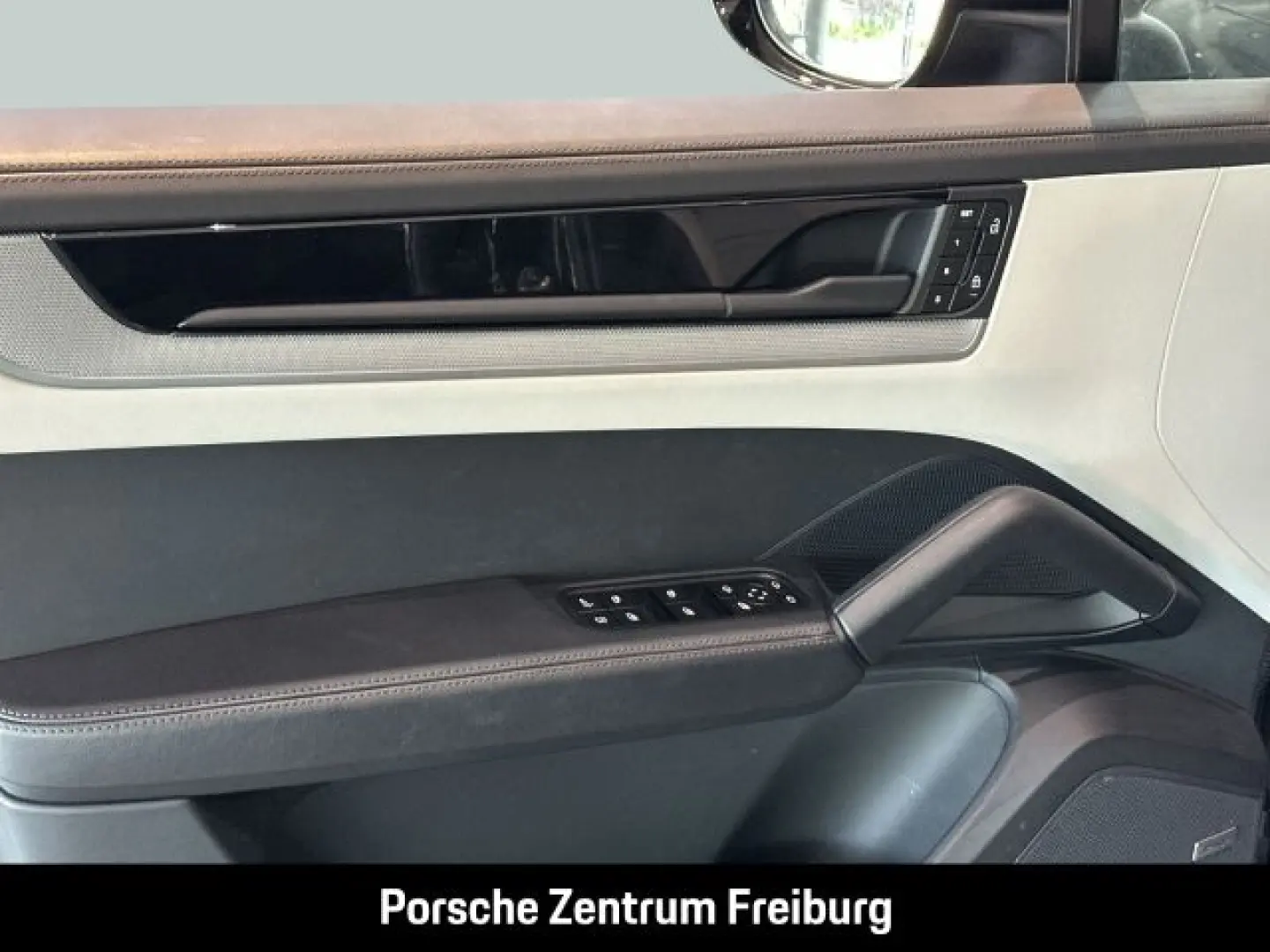 Cayenne E-Hybrid BOSE Sportabgasanlage Panorama