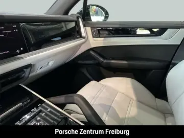 Cayenne E-Hybrid BOSE Sportabgasanlage Panorama