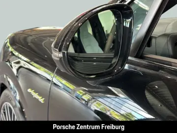 Cayenne E-Hybrid BOSE Sportabgasanlage Panorama
