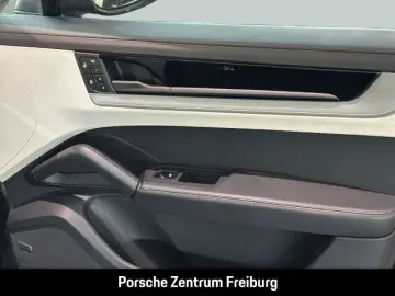 Cayenne E-Hybrid BOSE Sportabgasanlage Panorama