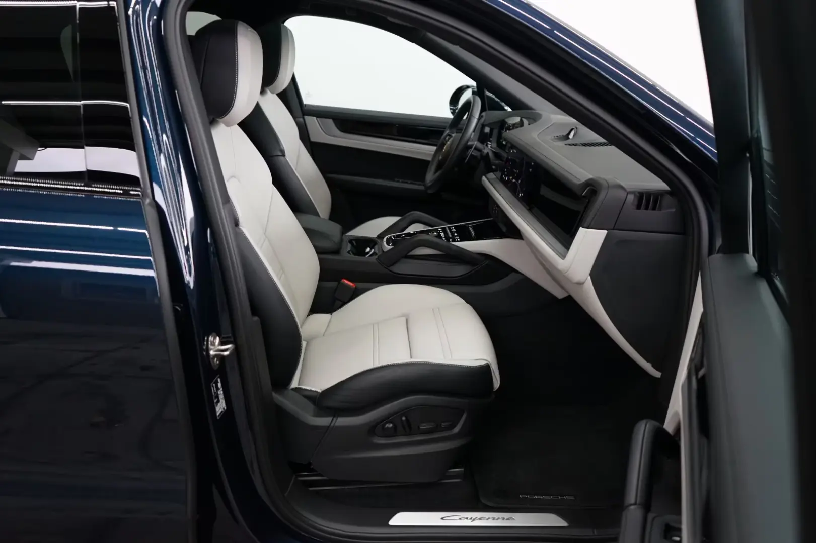 Porsche Cayenne Coupe E-Hybrid MY24*HUD
