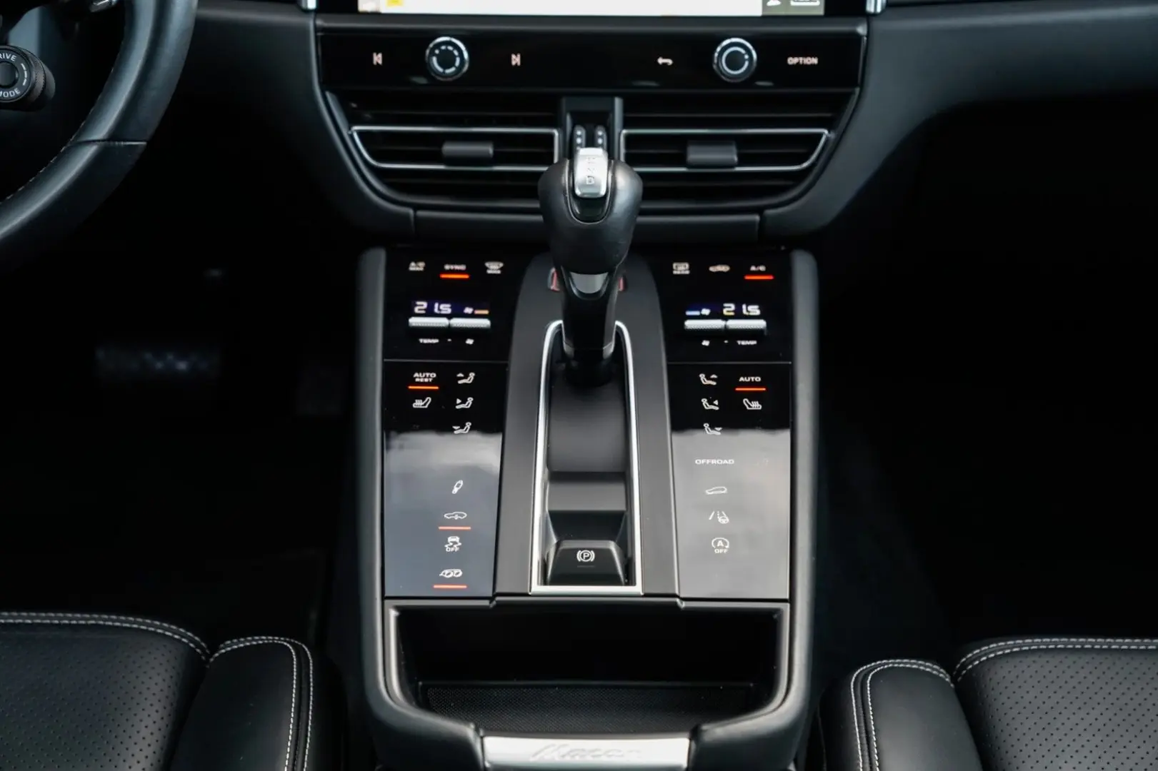 Macan T Pano-Leder-PDLS+AHK-21