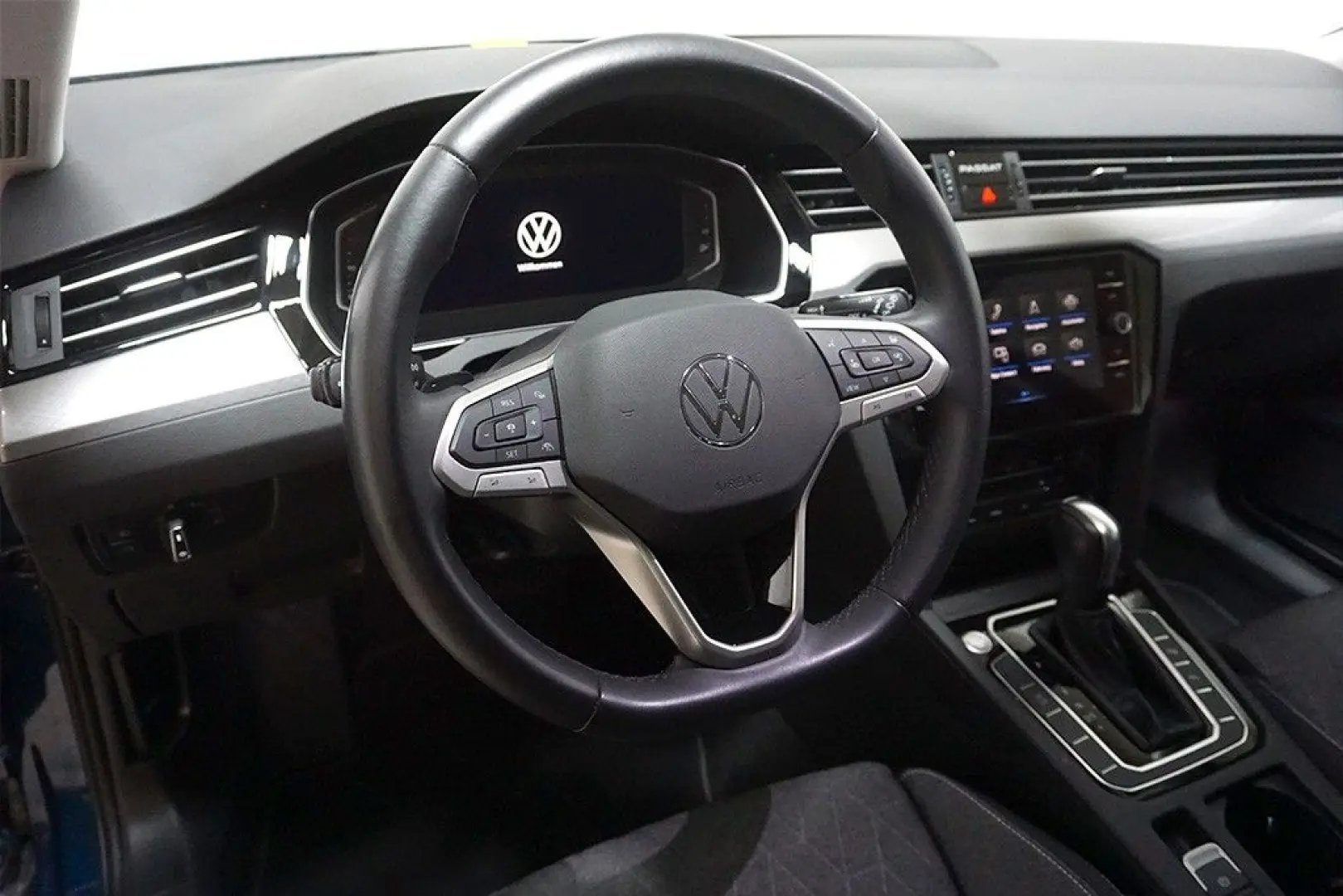 Passat 2.0TDI DSG Business Virtual AHK Navi