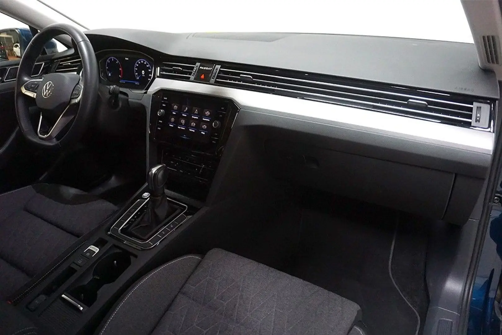 Passat 2.0TDI DSG Business Virtual AHK Navi