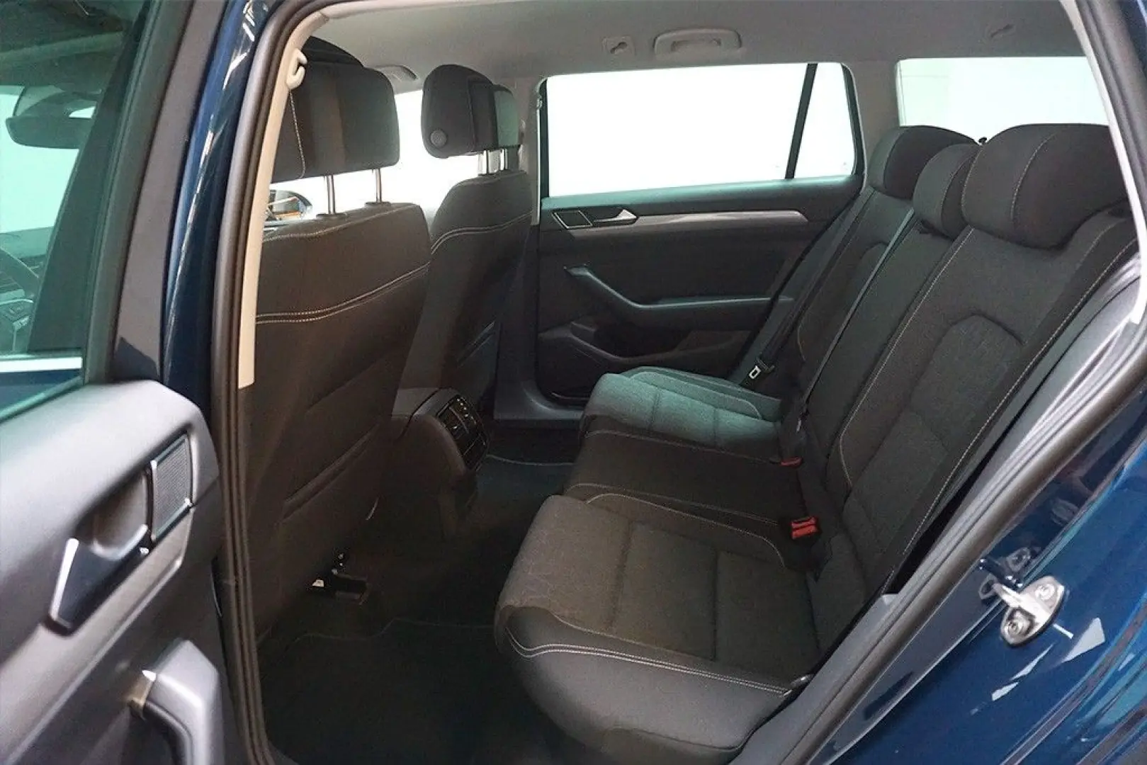 Passat 2.0TDI DSG Business Virtual AHK Navi