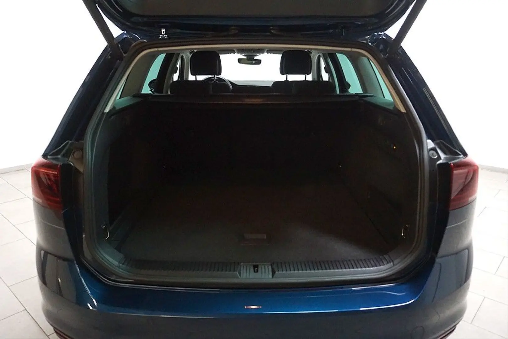 Passat 2.0TDI DSG Business Virtual AHK Navi
