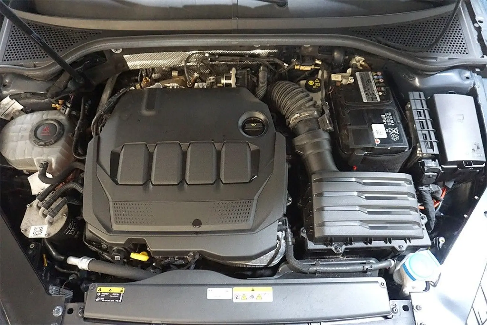 Passat 2.0TDI DSG Business Virtual AHK Navi