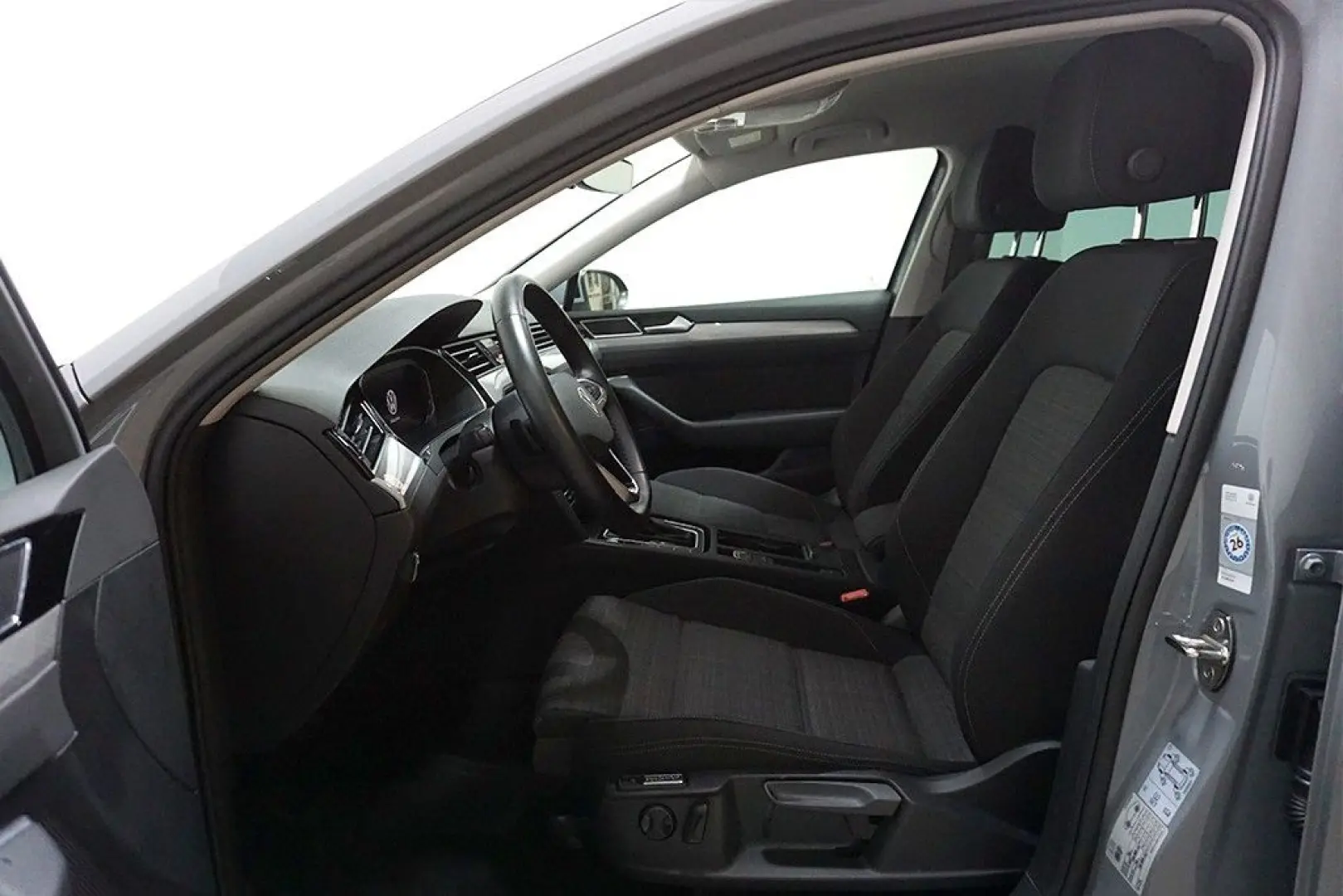Passat 2.0TDI DSG Business Virtual AHK Navi