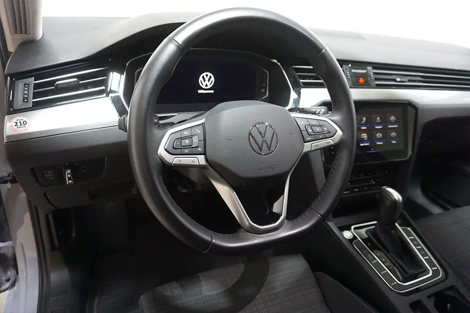 Passat 2.0TDI DSG Business Virtual AHK Navi