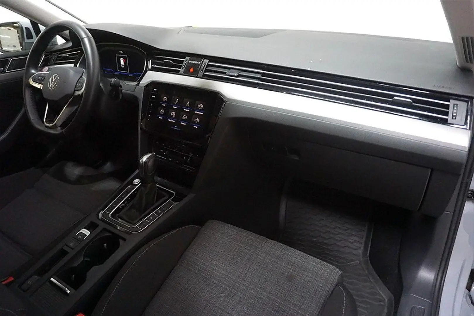Passat 2.0TDI DSG Business Virtual AHK Navi