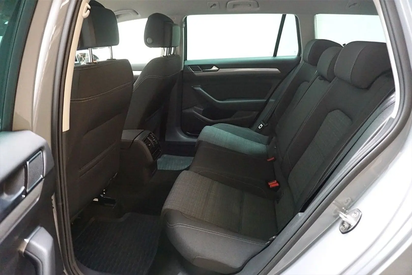 Passat 2.0TDI DSG Business Virtual AHK Navi