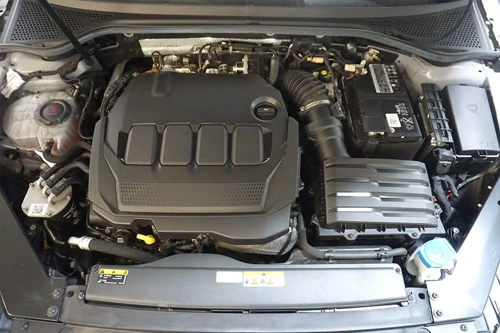 Passat 2.0TDI DSG Business Virtual AHK Navi