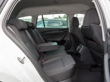 Octavia Combi 2.0 TDI DSG 4x4 AMBITION AHK NAVI