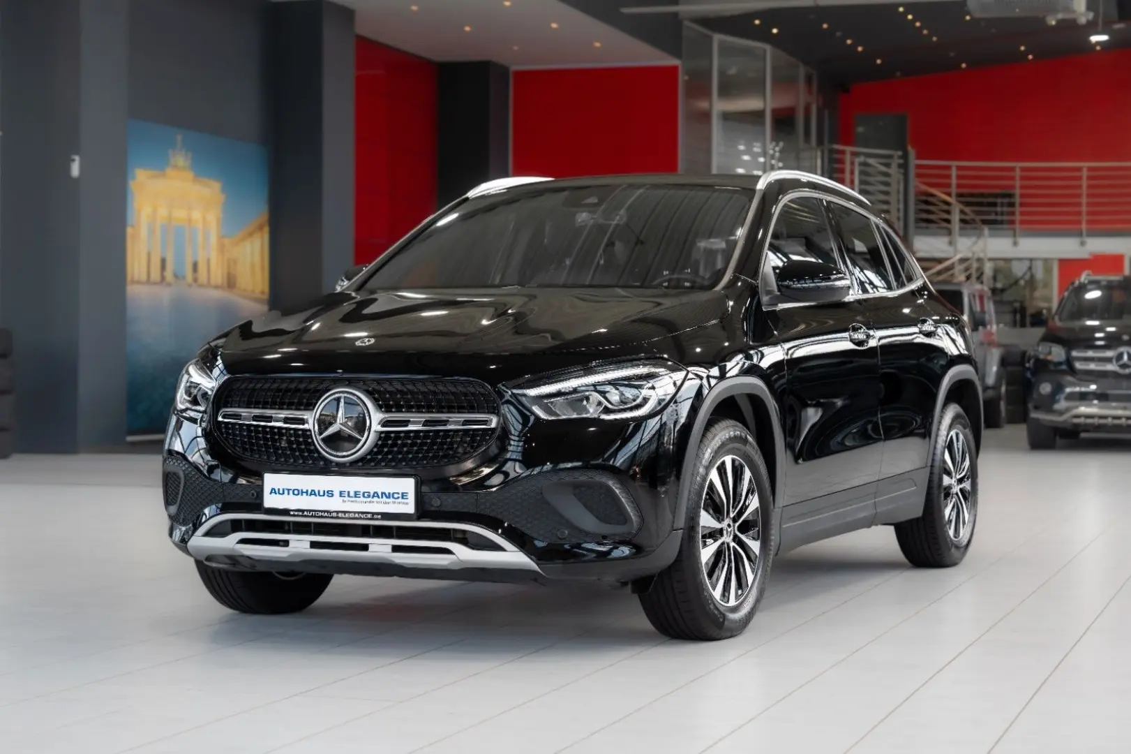 GLA 180 Style*LEDER*NAVI*LED-HIGH-PERF*DAB*