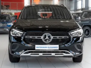 GLA 180 Style*LEDER*NAVI*LED-HIGH-PERF*DAB*
