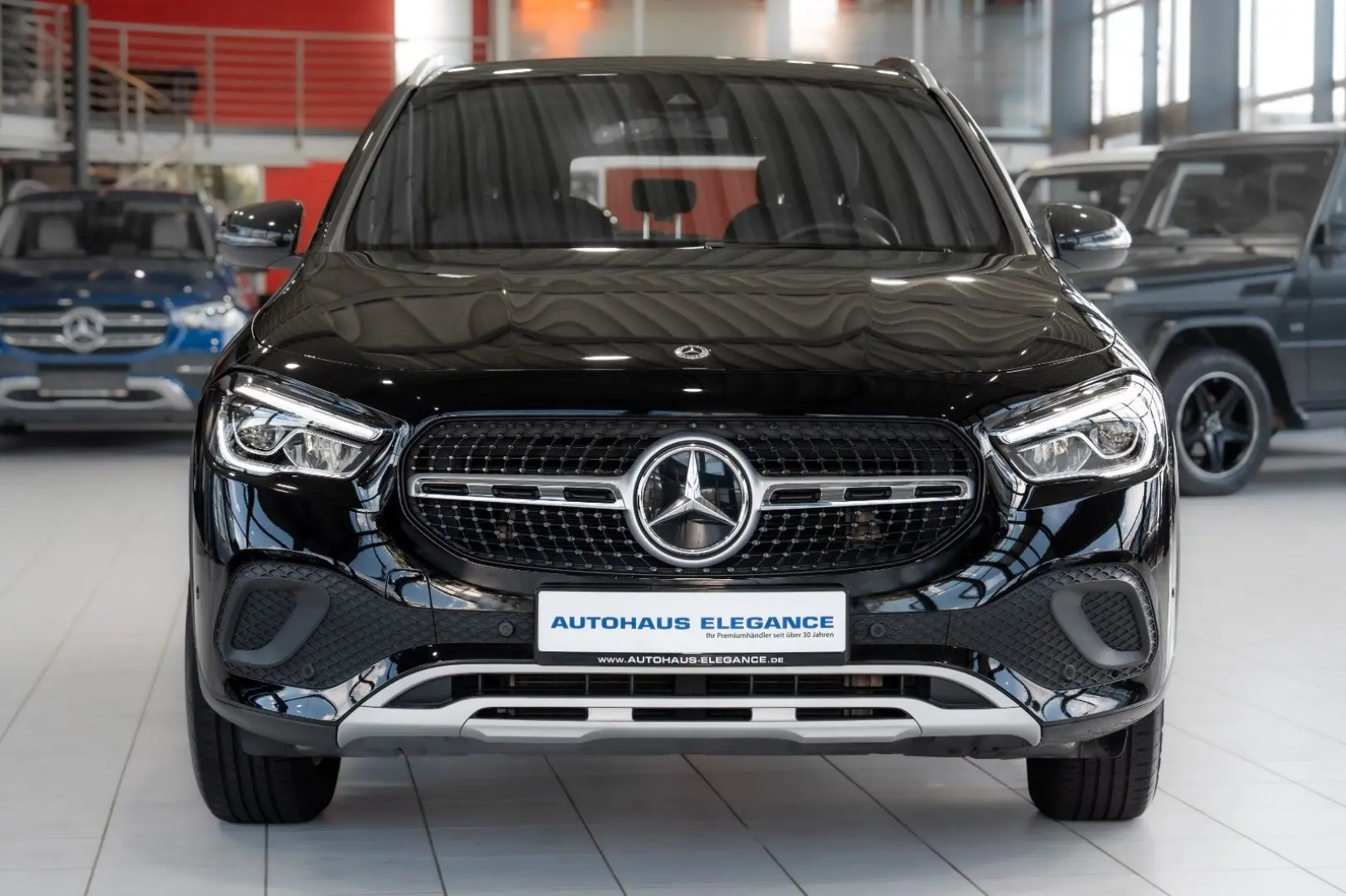 GLA 180 Style*LEDER*NAVI*LED-HIGH-PERF*DAB*