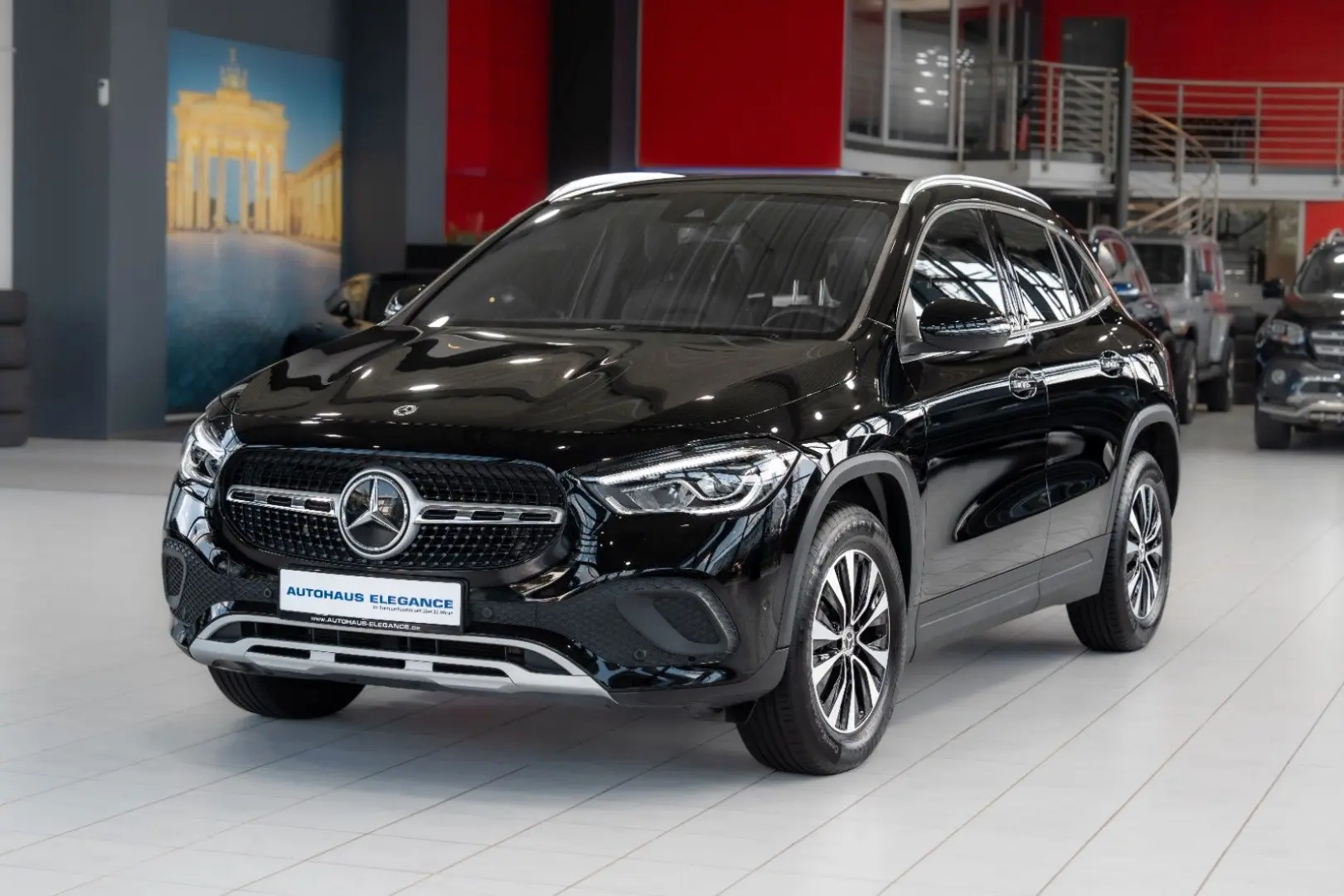GLA 180 Style*LEDER*NAVI*LED-HIGH-PERF*DAB*