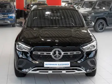 GLA 180 Style*LEDER*NAVI*LED-HIGH-PERF*DAB*