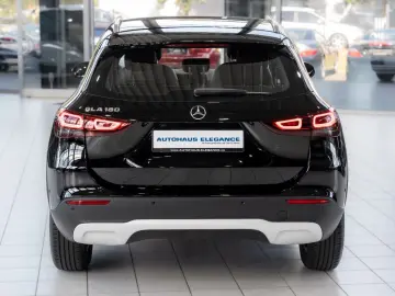 GLA 180 Style*LEDER*NAVI*LED-HIGH-PERF*DAB*