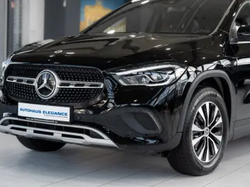 GLA 180 Style*LEDER*NAVI*LED-HIGH-PERF*DAB*