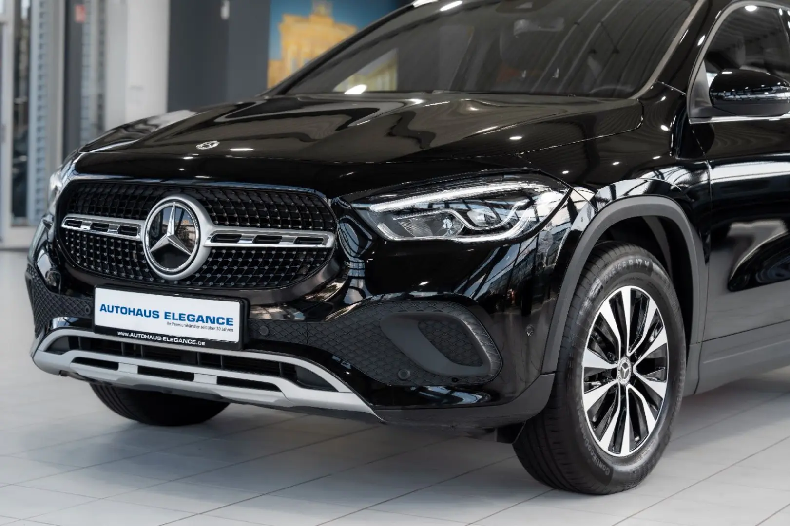 GLA 180 Style*LEDER*NAVI*LED-HIGH-PERF*DAB*