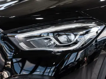 GLA 180 Style*LEDER*NAVI*LED-HIGH-PERF*DAB*