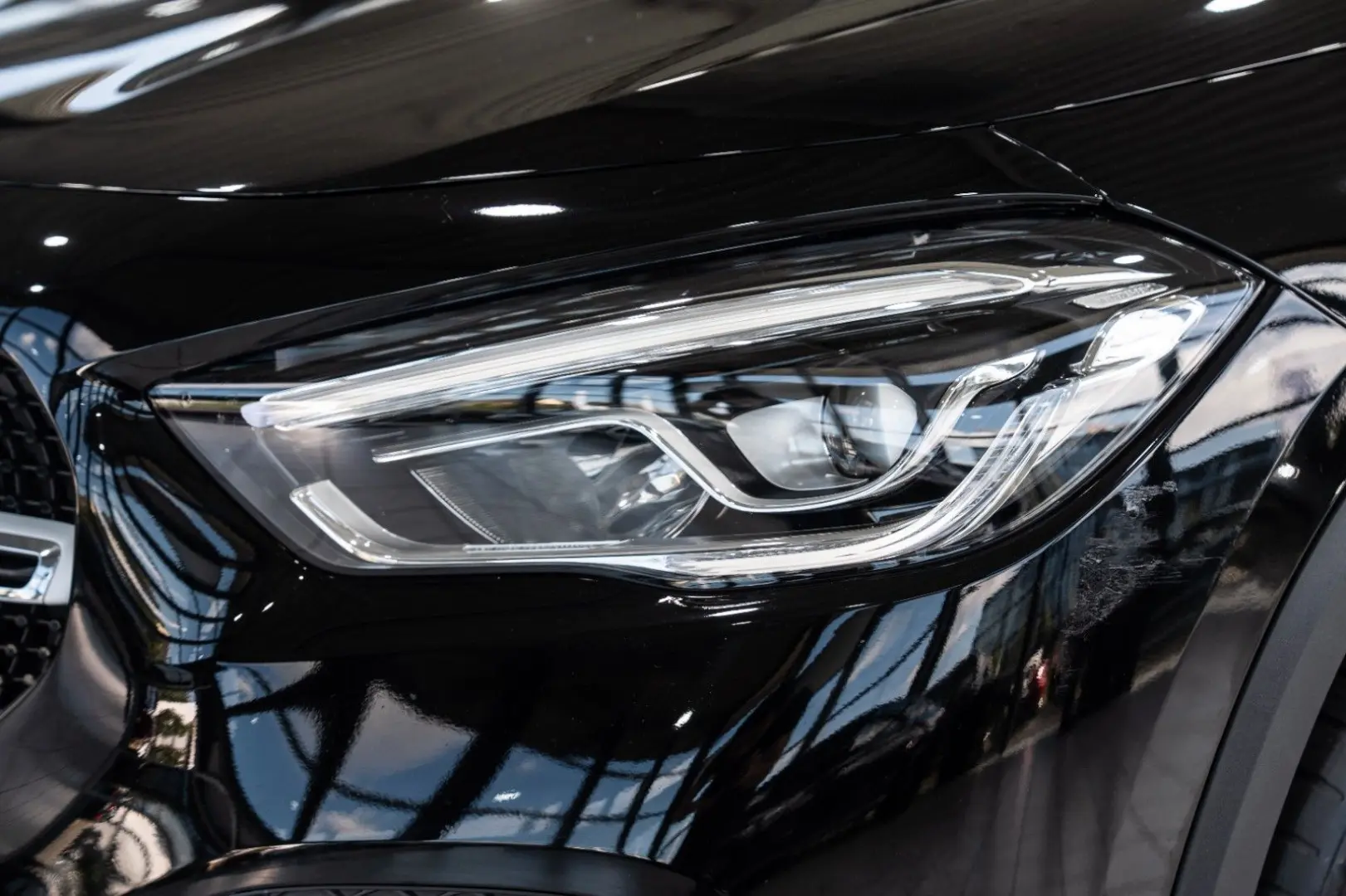 GLA 180 Style*LEDER*NAVI*LED-HIGH-PERF*DAB*