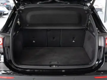 GLA 180 Style*LEDER*NAVI*LED-HIGH-PERF*DAB*