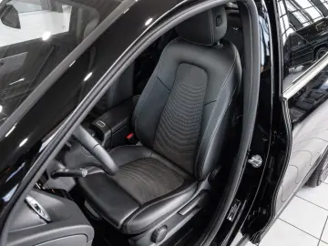 GLA 180 Style*LEDER*NAVI*LED-HIGH-PERF*DAB*