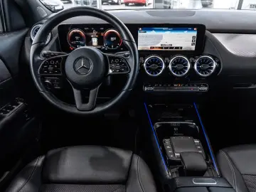 GLA 180 Style*LEDER*NAVI*LED-HIGH-PERF*DAB*