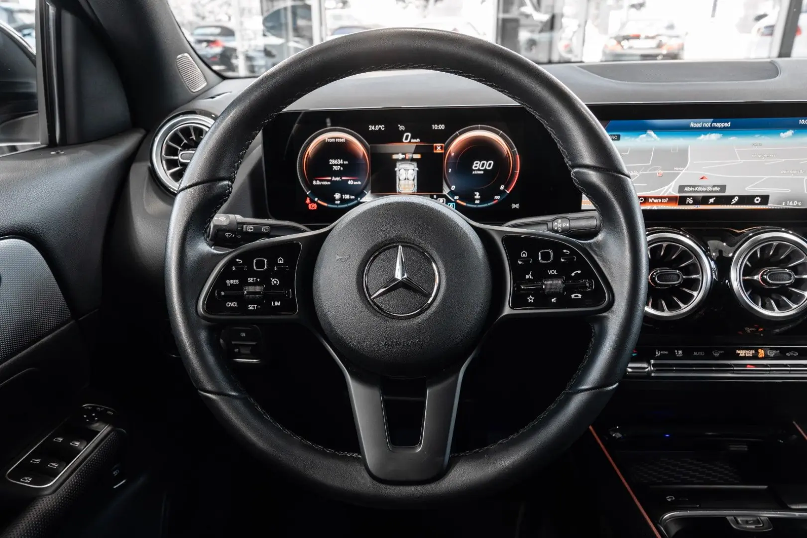 GLA 180 Style*LEDER*NAVI*LED-HIGH-PERF*DAB*