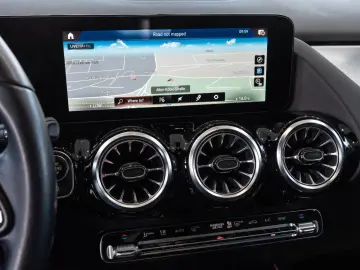 GLA 180 Style*LEDER*NAVI*LED-HIGH-PERF*DAB*