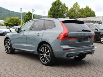 XC60 B4 Benzin Plus Dark 2WD +Pano+harman+App+
