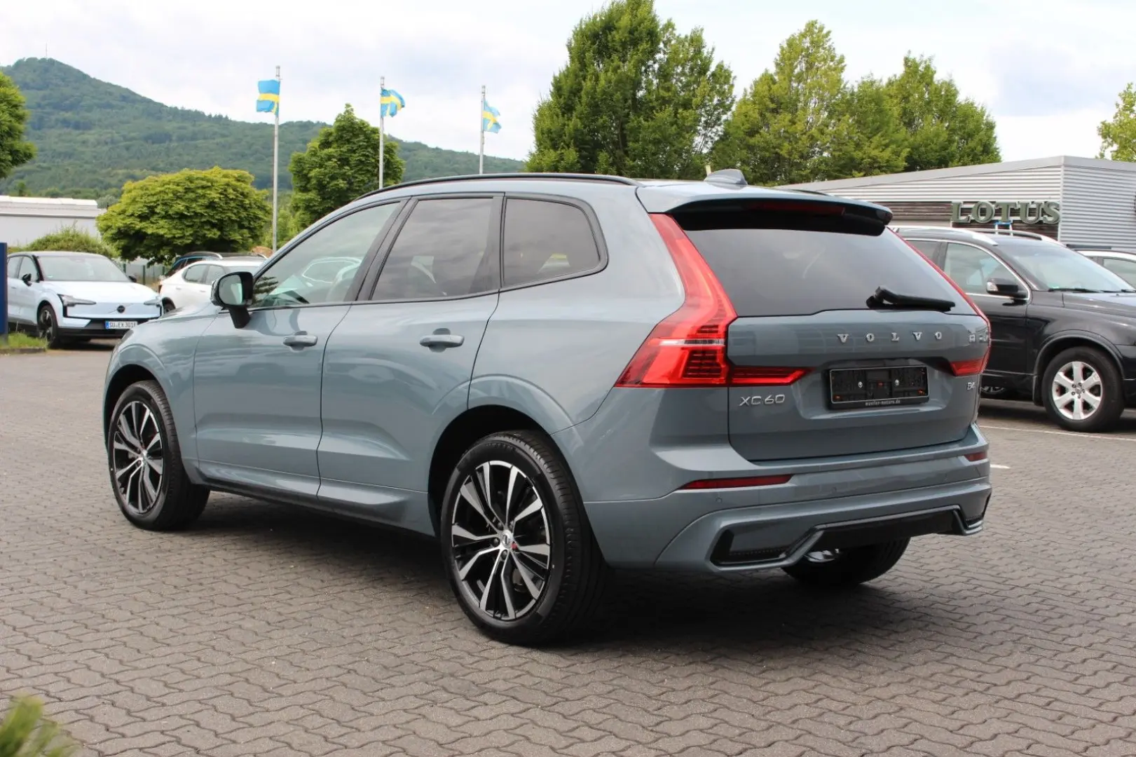 XC60 B4 Benzin Plus Dark 2WD +Pano+harman+App+