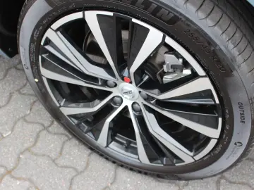XC60 B4 Benzin Plus Dark 2WD +Pano+harman+App+