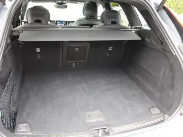 XC60 B4 Benzin Plus Dark 2WD +Pano+harman+App+