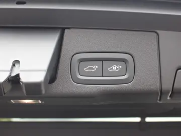 XC60 B4 Benzin Plus Dark 2WD +Pano+harman+App+