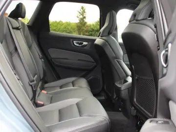 XC60 B4 Benzin Plus Dark 2WD +Pano+harman+App+