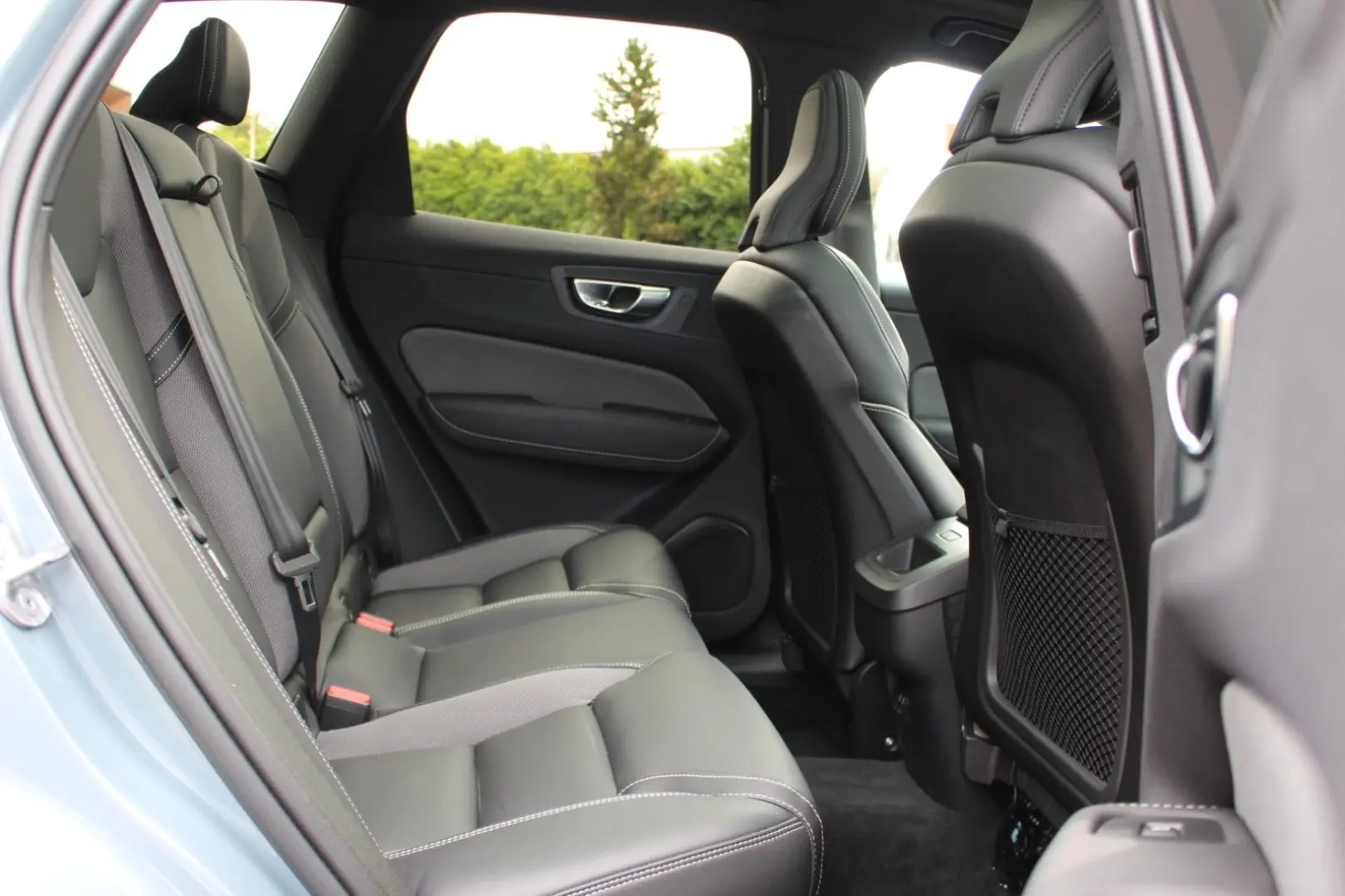 XC60 B4 Benzin Plus Dark 2WD +Pano+harman+App+