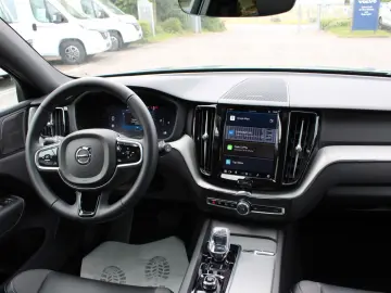 XC60 B4 Benzin Plus Dark 2WD +Pano+harman+App+