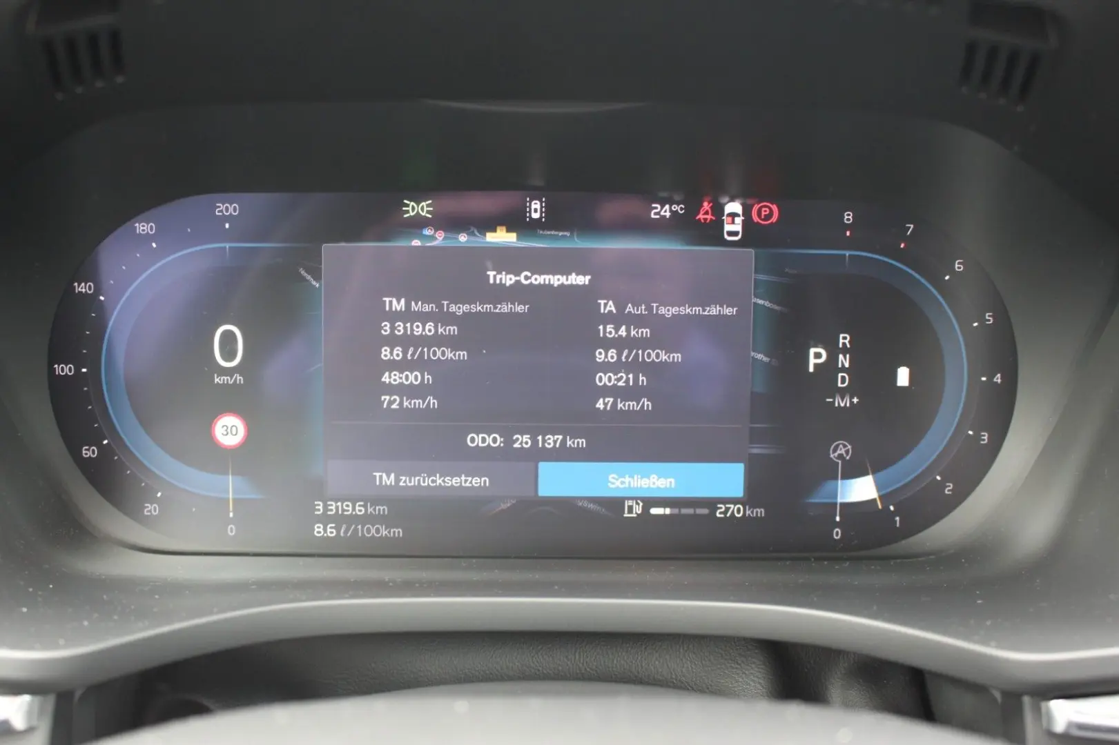 XC60 B4 Benzin Plus Dark 2WD +Pano+harman+App+