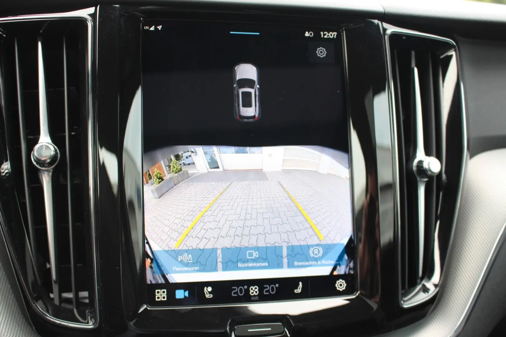 XC60 B4 Benzin Plus Dark 2WD +Pano+harman+App+