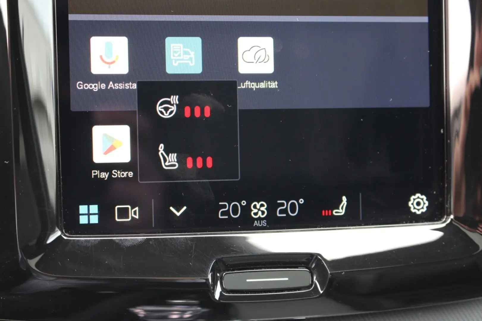 XC60 B4 Benzin Plus Dark 2WD +Pano+harman+App+