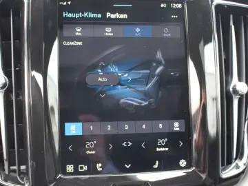 XC60 B4 Benzin Plus Dark 2WD +Pano+harman+App+