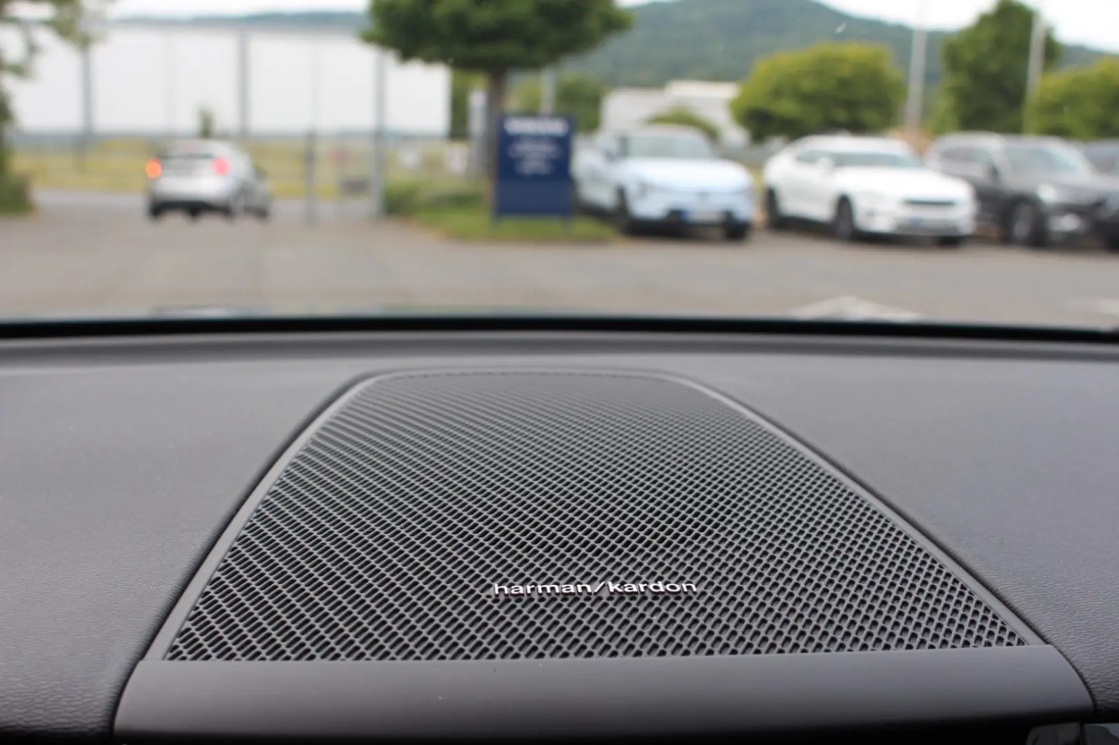 XC60 B4 Benzin Plus Dark 2WD +Pano+harman+App+