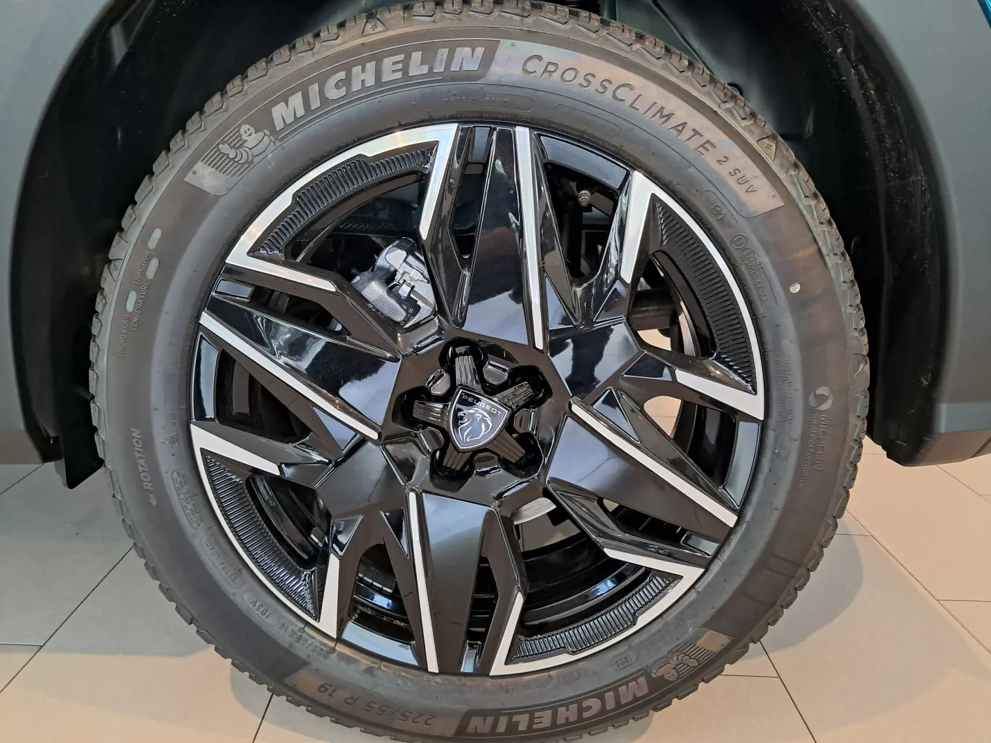 PEUGEOT 3008 Allure 1.2 Hybrid 145 CP E-DCS6