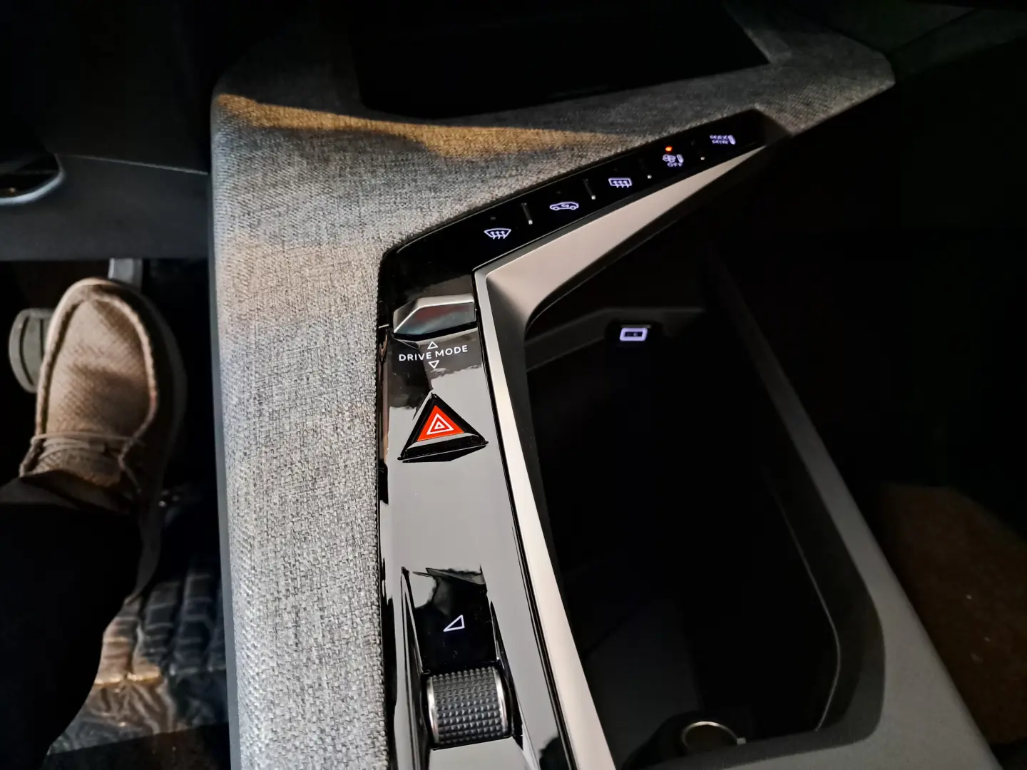 PEUGEOT 3008 Allure 1.2 Hybrid 145 CP E-DCS6