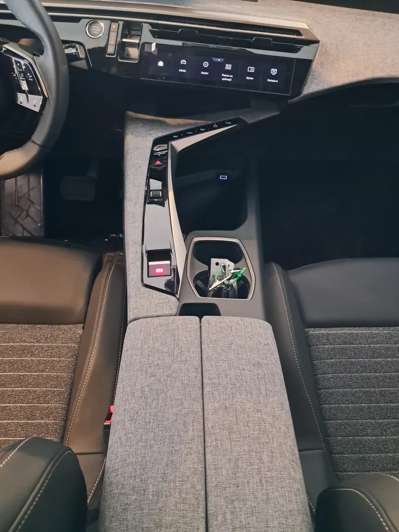 PEUGEOT 3008 Allure 1.2 Hybrid 145 CP E-DCS6