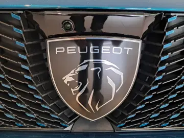 PEUGEOT 3008 Allure 1.2 Hybrid 145 CP E-DCS6